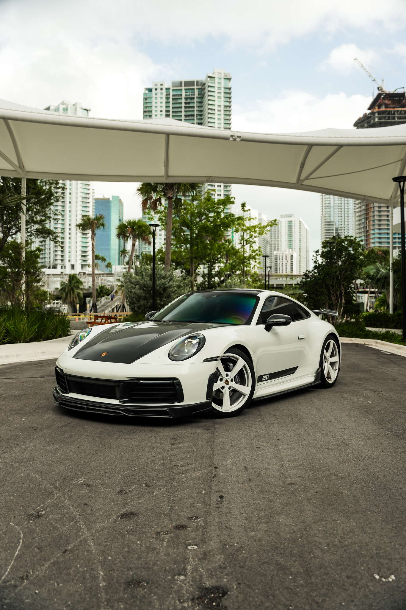 Porsche 911 White - Image 1